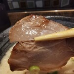 Kurobuta Tonkotsu Ramen Nanshuu Noujou - チャーシュー、美味い！