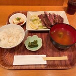 Kawase - 牛タン定食 一半
                        2200円