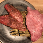 Yakiniku 名もなき名店へ 一切入魂一枚売り焼肉 - 