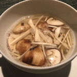 蒼 - 素晴らしいコンソメと松茸の香りが…このコンソメは1.5㌔の鱧の骨だけでなく、身も全て贅沢に使って醸したコンソメに久慈の松茸をたっぷりの使って…♫鱧の深い味わいに松茸の香りと歯応えで幸せに(^^)