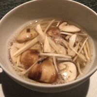 蒼 - 素晴らしいコンソメと松茸の香りが…このコンソメは1.5㌔の鱧の骨だけでなく、身も全て贅沢に使って醸したコンソメに久慈の松茸をたっぷりの使って…♫鱧の深い味わいに松茸の香りと歯応えで幸せに(^^)