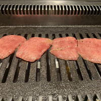 黒毛和牛焼肉 虎斑 北新地店 - 塩タン