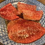 焼肉 スタミナ苑 - ロース3種盛り 2420円
      しんしん、ともさんかく、かめのこ