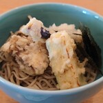 まん作 - ぶっかけ野菜天そば 左側面