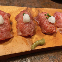 焼肉 スタミナ苑 - 肉寿司 1650円
                    4貫 ともさんかく