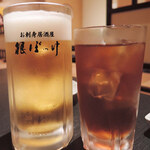 Jimonosampin Oryouri Dokoro Nebokke - まずはビールとウーロン茶でかんぱ～い！
                        中ジョッキ590円、ウーロン茶220円です。