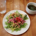 Supeimbaruharubaru - ランチサラダとスープ。