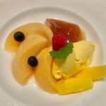 北島亭 - 2021.8.  桃のコンポート 紅茶のジュレ バニラアイス添え