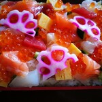 ROBATA 魚一心 南郷13丁目店 - 特製バラちらし　かなりアップ