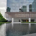 ヌーヴェル・エポック - オークラスクエアと呼ばれる水盤