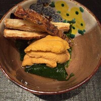 御料理 まつ山 - 萩産 赤雲丹、揚げ新牛蒡 、天然若布