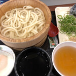 丸亀製麺 盛岡店 - 釜揚げうどん半額140円税込とシャケおにぎり、温泉卵で350円！