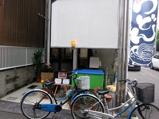 Teuchi Udon Fuugetsu - 高松駅前で借りた自転車を停める