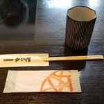 かごの屋 - お茶を飲み干し、おかわりを、しばし待つ