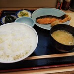 季節料理 魚竹 - 銀鮭照焼&ブリ刺身定食
