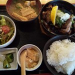 こだわり炭火焼鳥 ふらふら - チキンステーキ御膳\750。