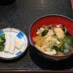 Enomoto - 江の本 ＠西葛西 定食に付く漬物と味噌汁