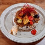 Kafe To Kaban - 季節野菜のスパイシーキーマカレーのアップ
      ピリ辛なキーマカレーと素揚げされてる野菜の甘み（旨味）で
      美味しく食べられる