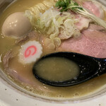 麺屋NOROMA - 鶏の旨みたっぷりなスープ