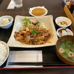 猫丸食堂 - ★国産豚のキムチ炒め定食　¥980（税込）と
      　かぼちゃコロッケ　¥130（税込）