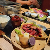 純和牛焼肉 無限亭。 - 