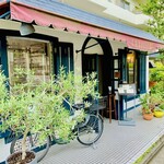 LA VOITURE - ◎パリのカフェのような雰囲気のお店。