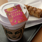 Starbucks Coffee - ドリップコーヒー、あらびきソーセージパイ