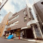 コロモ チャ ヤ - 【2021年9月22日】この建物２階にお店があります。