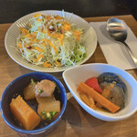 itaya cafe - 本日のlunchプレート（バターチキンカレー）(\850)　サラダ・副菜