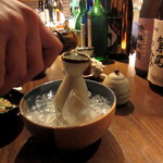 和酒 まん月や - 目の前で注いでくださいます。