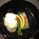 ③伊勢海老のしんじょうと蕪のお椀