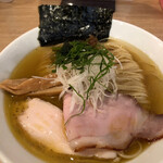 人力俥 - 煮干し薫る塩そば。800円税込。