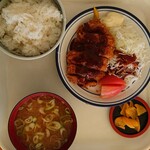 Supasenta To Rasuto I To In - とんかつ定食 680円