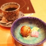 三十三間堂 - デザートの黒豆アイス(黒蜜がけきな粉まぶし）がまたウマい！