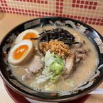 鹿児島ラーメン 豚とろ - 半熟玉子入り豚とろラーメン♪