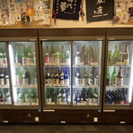 奈良の酒蔵全部呑み うまっしゅ - 奈良の地酒がずらり勢揃い。ちゃんと冷蔵保存されてます。