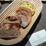 ランチタイムの食べ放題パン②