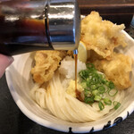たけうちうどん店 - 生醤油を回しかけます