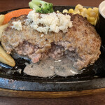 ハンバーグ・ステーキ宮崎亭 - 肉汁はどんどん溢れて…