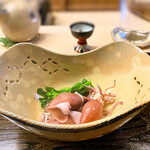 片折 - そして直ぐに食べる！すると蛍烏賊の味噌がしチューっと口の中に広がります　それにしても素敵な萩焼