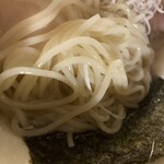 龍旗信 - 麺に太さは普通サイズ、ストレート