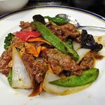 四川厨房 随苑 - 牛肉の黒胡椒定食750円（ランチは、鶏唐揚げ４個、炒飯ほかは食べ放題）