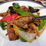 四川厨房 随苑 - 牛肉の黒胡椒定食750円（ランチは、鶏唐揚げ４個、炒飯ほかは食べ放題）