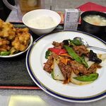 四川厨房 随苑 - 牛肉の黒胡椒定食750円（ランチは、鶏唐揚げ４個、炒飯ほかは食べ放題）