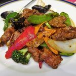 四川厨房 随苑 - 牛肉の黒胡椒定食750円（ランチは、鶏唐揚げ４個、炒飯ほかは食べ放題）