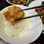 四川厨房 随苑 - 牛肉の黒胡椒定食750円（ランチは、鶏唐揚げ４個、炒飯ほかは食べ放題）