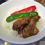 四川厨房 随苑 - 牛肉の黒胡椒定食750円（ランチは、鶏唐揚げ４個、炒飯ほかは食べ放題）