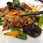 四川厨房 随苑 - 牛肉の黒胡椒定食750円（ランチは、鶏唐揚げ４個、炒飯ほかは食べ放題）