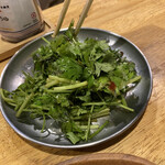 浅草 豚とことん - パクチーサラダ