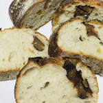 ル・プチメック - 渋皮付き栗と柚子のパン（カット）